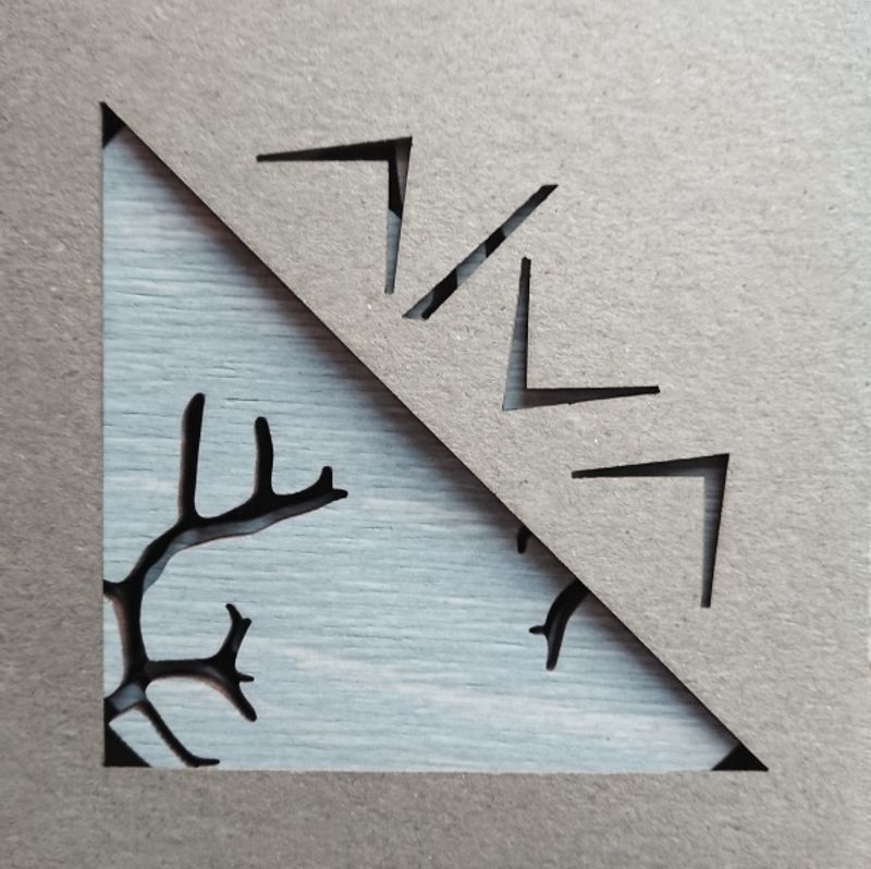 Alvabrikker. Hornmotiv. Grå. 4 stk